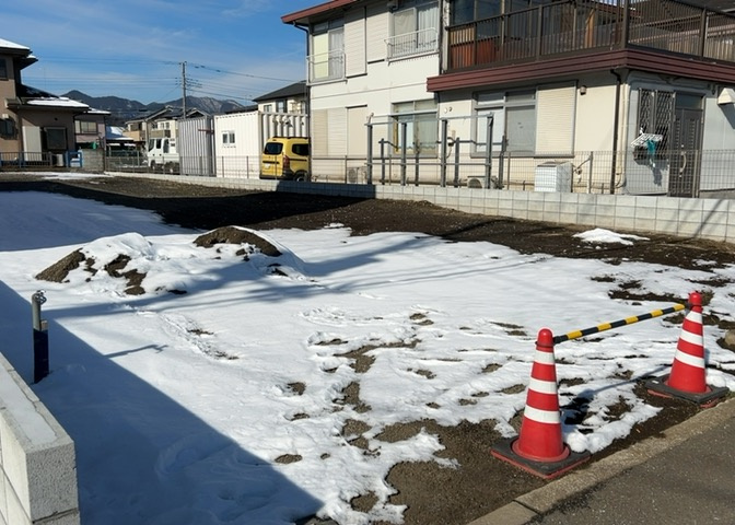 土地を買う際、住む地域の自治体や福祉の補助制度にも注目してみましょう。子供や老人の医療補助やゴミ出しのルールなど、自治体によってルールに大きな違いがあるため、暮らしやすい土地で判断するとよいでしょう。