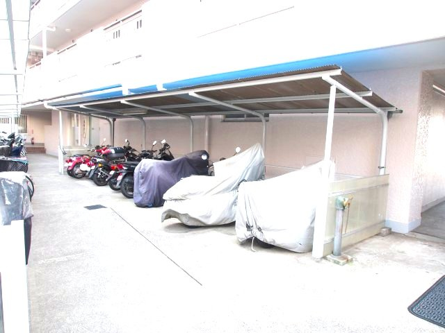 【バイク置き場】