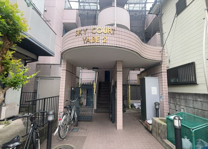 マンションのエントランスには、もともと風よけや防犯の役割がありますが、マンションによって宅配ボックスなどの設備が備わっている所もあります。日々の生活をイメージしながら生活しやすさをチェックしましょう。