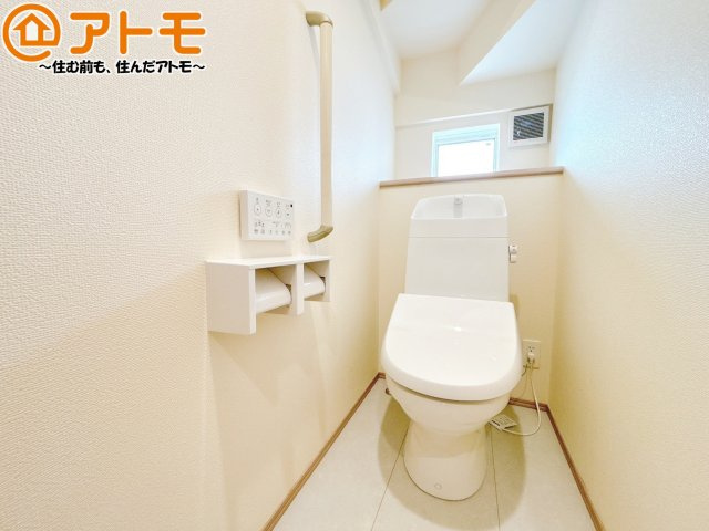年代を問わず使いやすい洗浄機能付きのトイレ♪肌への負担をも減らせるのでお子様の敏感なお肌も安心！