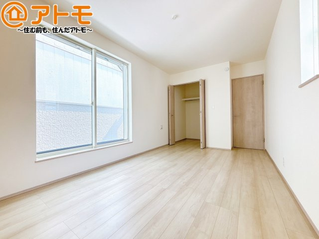 バルコニーに面したお部屋なので、布団などの大きなものも楽々干せます♪
