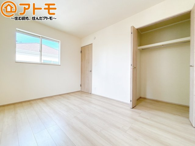 収納スペースもしっかり確保したお部屋は、収納家具の数も減らせるのでお部屋を広く使えます！
