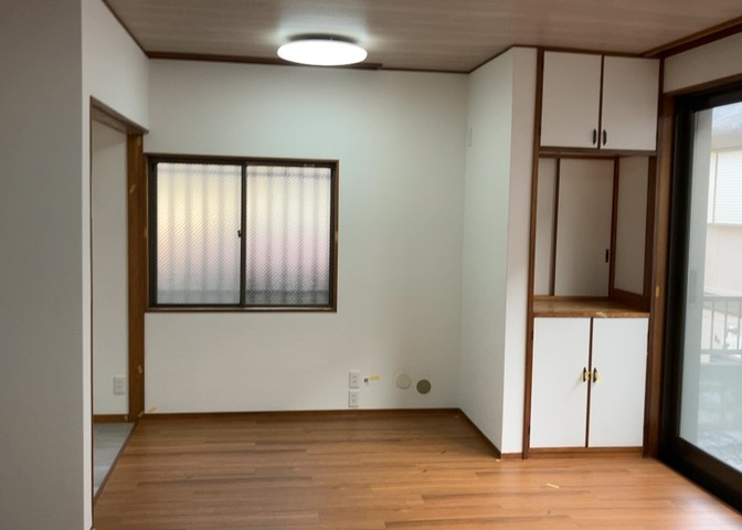 直線タイプはLとDKを一直線に並べた形で対面キッチンのタイプです。一般的なのでよく見かけるかもしれません。直線タイプに似た直接アイランドタイプは、キッチンとダイニングの間に壁がない分広く感じられます。