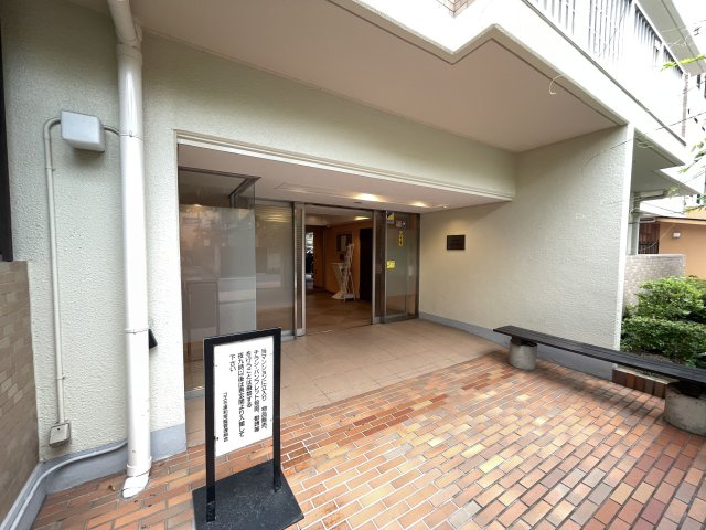 マンションの顔でもある、高級感漂うエントランス。　