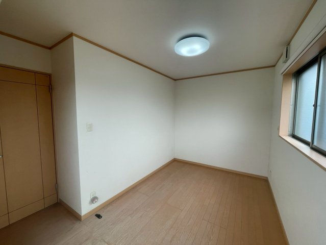 全居室フローリングでお掃除もしやすいです。各居室収納付きのお部屋です！