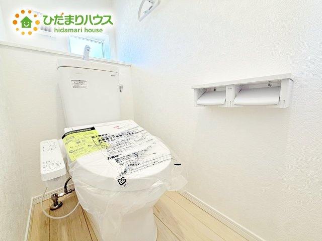 白を基調としたトイレは、インテリア次第でどんな空間になるかワクワクしますね♪
