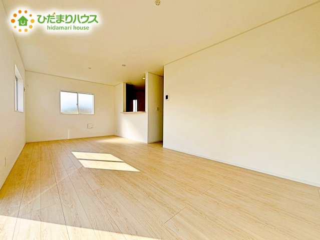 おもちゃを広げてもゆとりのあるリビングは、お子様の成長を見守っていく、大切な空間です♪