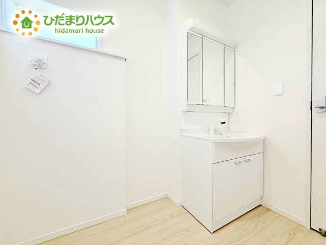 正面だけでなく、左右も確認できる三面鏡は、身だしなみを整えやすいです！