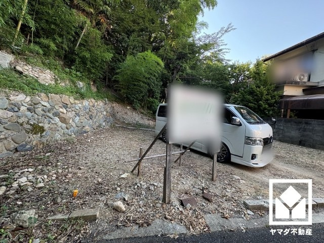 緑豊かな閑静な住環境で、四季折々の自然を感じることができます。