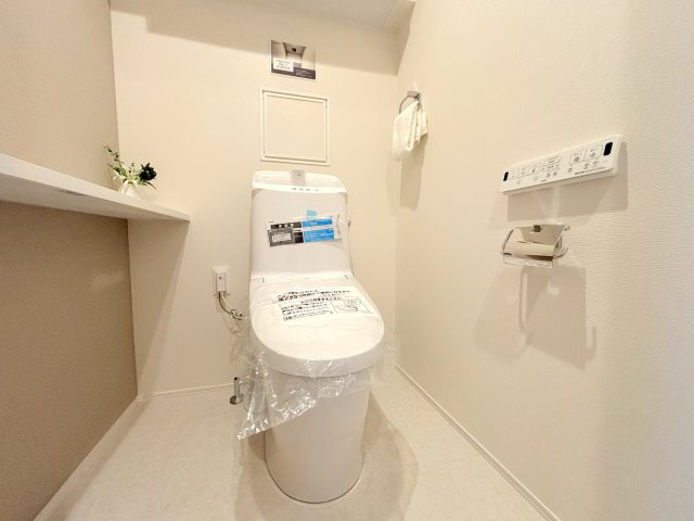 トイレ：温水洗浄機能付き