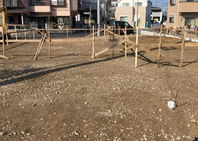 家族でのBBQを行うのであれば3坪程度の広さがあればよいでしょう。ガーデニングや家庭菜園を楽しむ際は、手入れが行き届く範囲にすると安心です。また、庭のある方角や接道が気になる方は事前に確認しましょう。