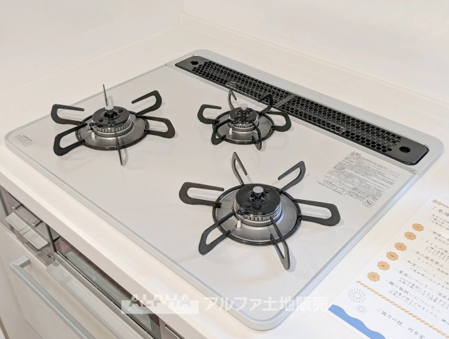 【gas　stove】◆ガスコンロ◆使い勝手に配慮されたガスコンロを備えたキッチン。火力調整がしやすく、毎日の調理がスムーズに進み、家事の時間を心地よく支えてくれます
