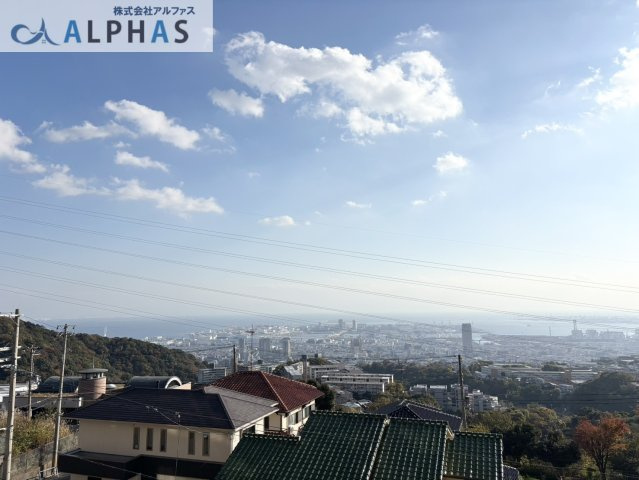 バルコニーから神戸の街並みと大阪湾が望めます♪