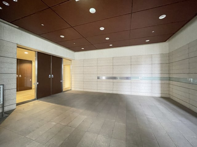 マンションの顔でもある、高級感漂うエントランス。　