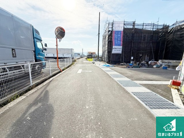 【紀の川市尾崎　第2期　新築一戸建ての前面道路含む現地写真】