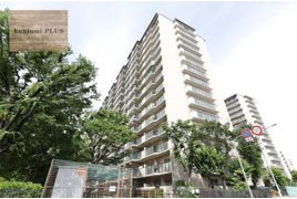 京橋グリーンハイツ二号棟の外観