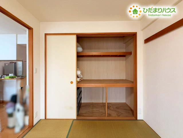 押入れ付きで、お布団や季節物もすっきり収納できます。