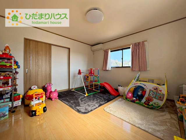 机にベットを置けば子供部屋の完成です！