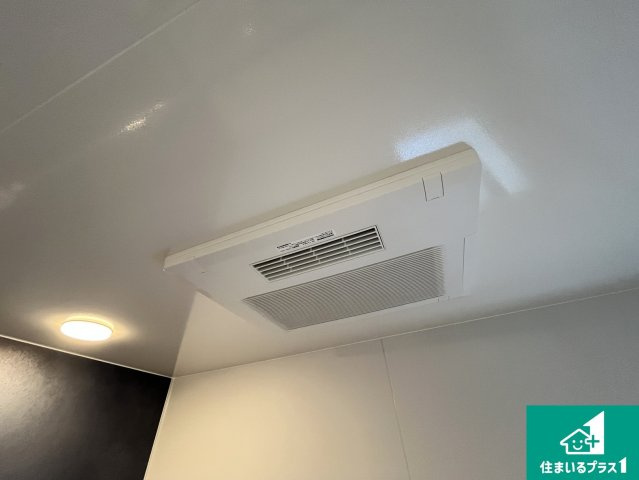 四季を通して快適なバスライフをお手伝いする浴室暖房乾燥機！浴室の乾燥・暖房・涼風・換気はもちろん、24時間換気にも対応！