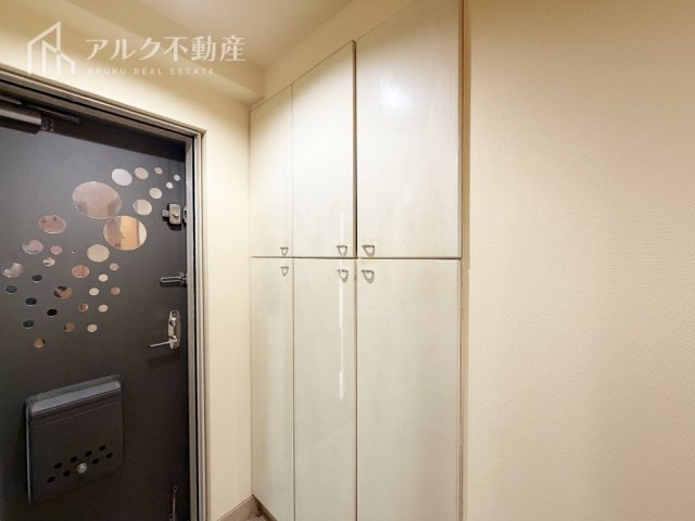 大型シューズボックス完備の玄関！