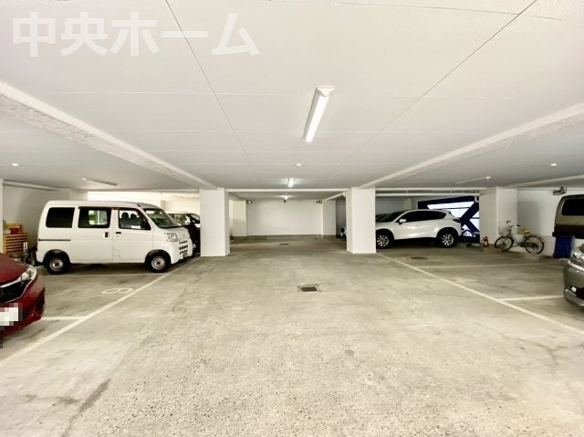 【敷地内駐車場】最新の空き状況や費用などの詳細は担当スタッフまでお問い合わせください。