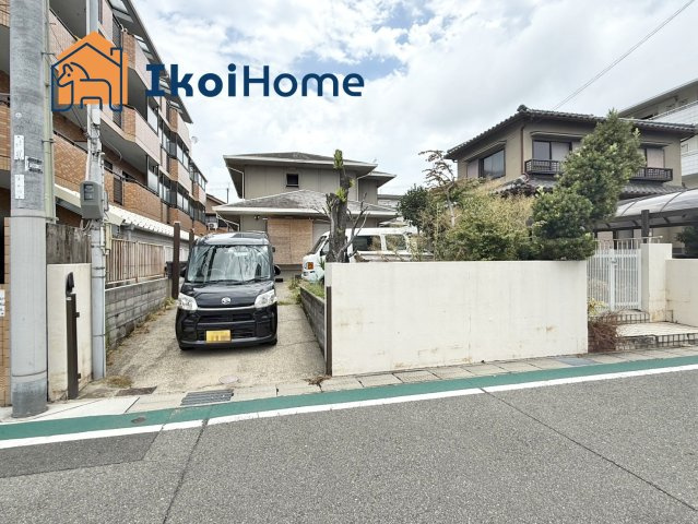●年中無休：当日予約可●前面道路との高低さがなく、お車の入出庫も楽々安心です。