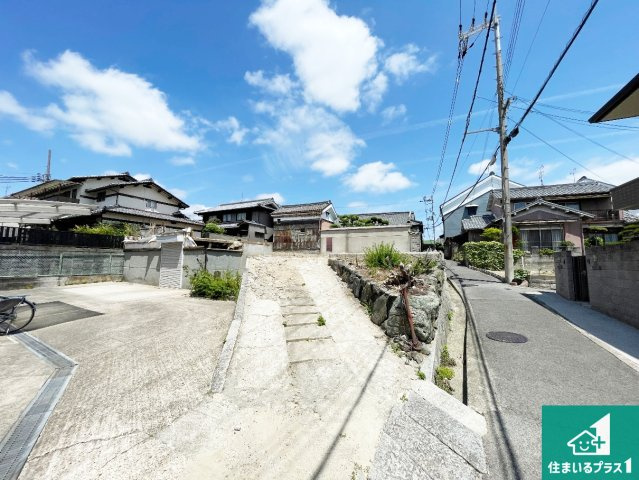 周辺は落ち着いた街並みの住宅地！子育てがしやすい住環境です！現地でしかわからない事もございます。是非一度ご覧ください。