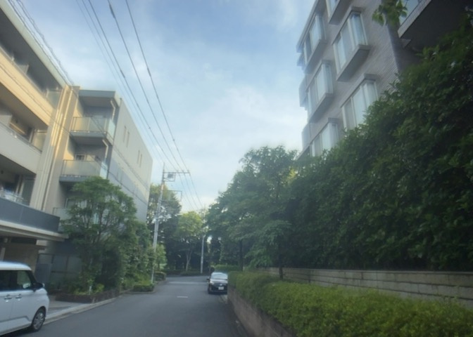 景色重視でお家選ぶをするとスーパーが遠い！学校が遠い！など生活をするうえで利便性で困ることもあります。まず一度現地を見学する際に、周辺の施設などがあるかを確認し、暮らし始めた後のことを想像しましょう。