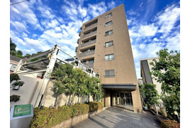 デザイナー企画の美しい内装　最上階　角部屋ファミール松戸五香の外観