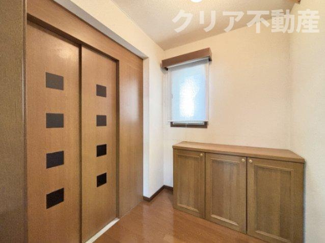 玄関？ガレージから直接玄関、エレベーターへアクセスできます。
