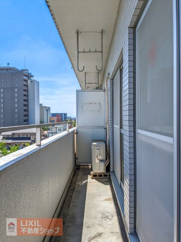 南向きで陽当たりの良いバルコニーです☆洗濯物が乾きやすく、快適にお使いいただけます♪