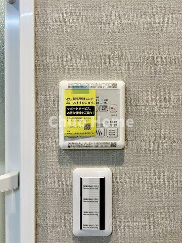 【浴室乾燥機】暖房・冷風・換気・乾燥が可能です。毎日を快適に過ごせるうれしい機能が揃っています。雨の日の洗濯物も安心です。