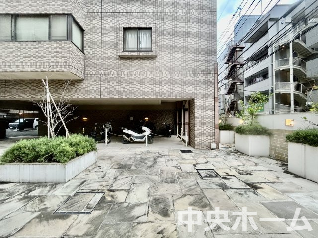【自転車置き場】最新の空き状況や費用などの詳細は担当スタッフまでお問い合わせください。
