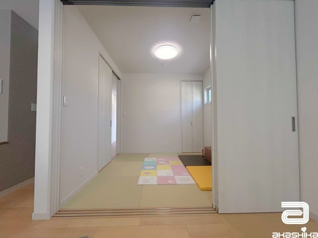 普段はお子さまのお昼寝スペース、来客時には応接間としてご活用いただけます。
