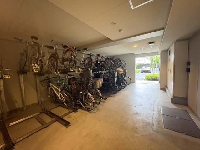 屋根のある駐輪場置場