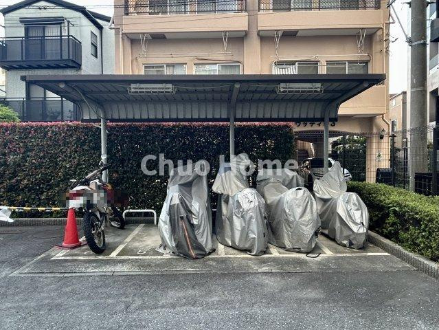 【バイク置場】最新の空き状況や費用などの詳細は担当スタッフまでお問い合わせください。