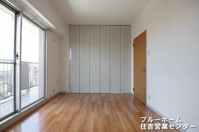 洋室です！お部屋には収納や窓があります！