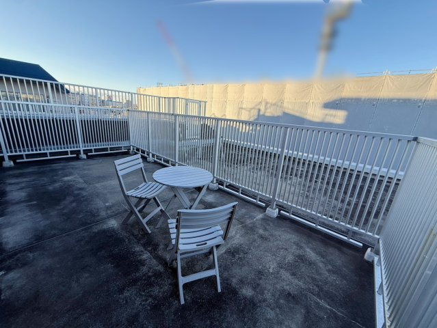 奥行きを感じるバルコニーは、外の空気を感じながら過ごせるスペース。住空間に広がりをプラスしてくれます。