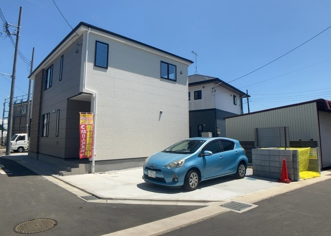 ついに完成致しました！現地をご見学に行く際は、道路の幅や周辺の交通量、施設などをご確認頂くことをおすすめします！物件の流れが早いため、内見をしたい方はお早めに当社営業までお問い合わせ頂きご予約下さい！