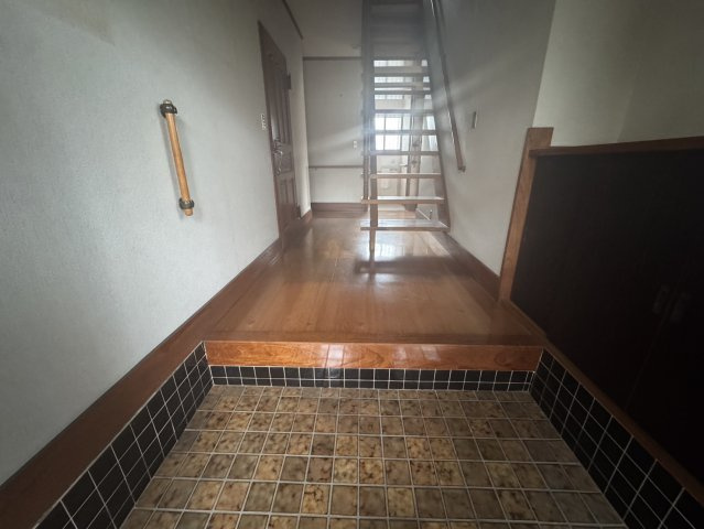 収納もある玄関です