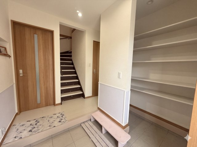 【A区画】沢山収納できる玄関収納付き！