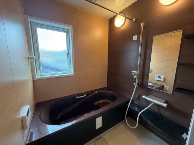 【B区画】高級感のある色調のお風呂です♪