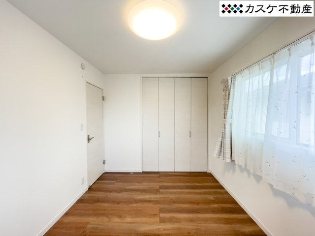 全居室が6畳以上の広さがあるため、どのお部屋もメインルームとして活用可能です。2面採光による明るい空間は、デスクを置いてテレワークに集中するのにも最適。静かな環境で、仕事と私生活にメリハリが生まれます