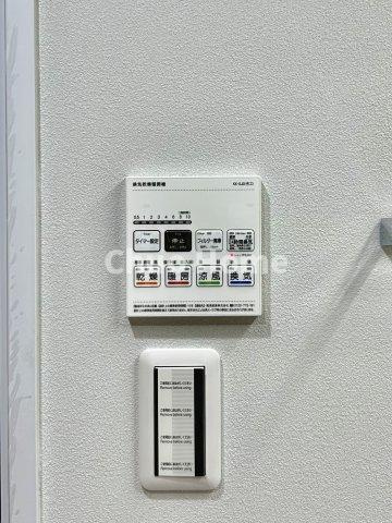 【浴室乾燥機】暖房・冷風・換気・乾燥が可能です。毎日を快適に過ごせるうれしい機能が揃っています。雨の日の洗濯物も安心です。