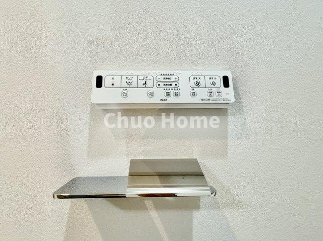 【ウォシュレット】清潔に使いたいお手洗いには最適な設備です。もちろんウォームレットも標準装備です。