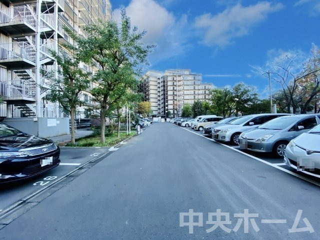 【敷地内駐車場】最新の空き状況や費用などの詳細は担当スタッフまでお問い合わせください。