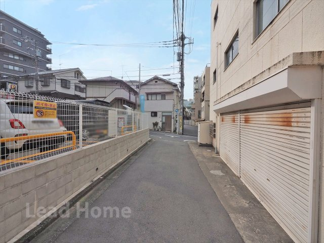 車の通り抜けが少ないため大変静かです！周囲の視線も気になりにくく穏やかな日々を過ごせるロケーション！