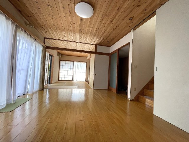 木の温もりを感じる温か味のある空間♪