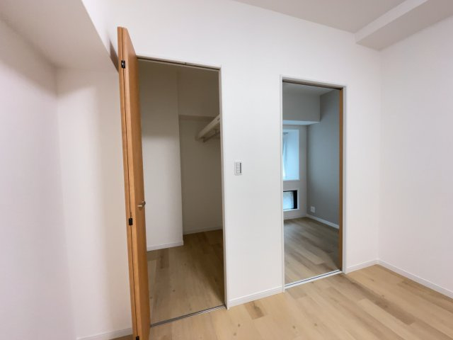 【新設】全洋室クローゼット設置！ウォークインクローゼット＋書斎もあります♪