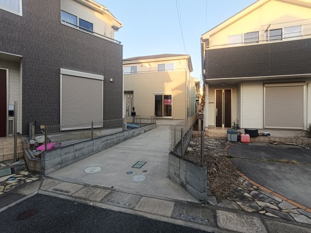 前面道路含む現地写真です